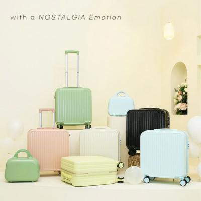 [노스텔지어] 18인치 여행용캐리어 + 미니레디백